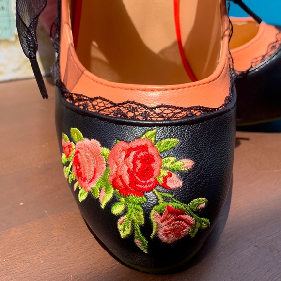English Roses Embroidered Pumps by Banned Retro - Picture 6 of 10